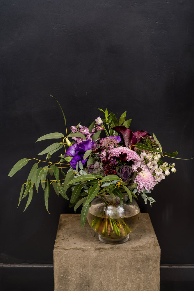 
            
                Load image into Gallery viewer, Mauve Signature Bouquet
            
        
